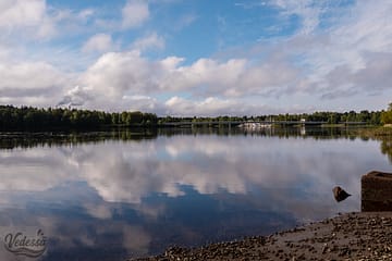 Kesäinen rantakuva Tuirasta